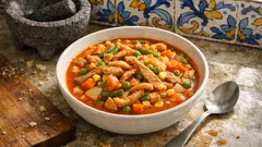 Guatita a la jardinera: guiso de callo con verduras en salsa de jitomate